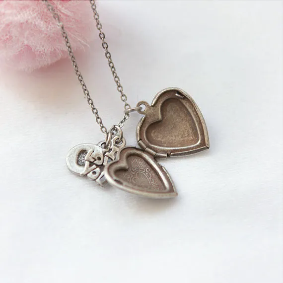 Adorable heart locket necklace