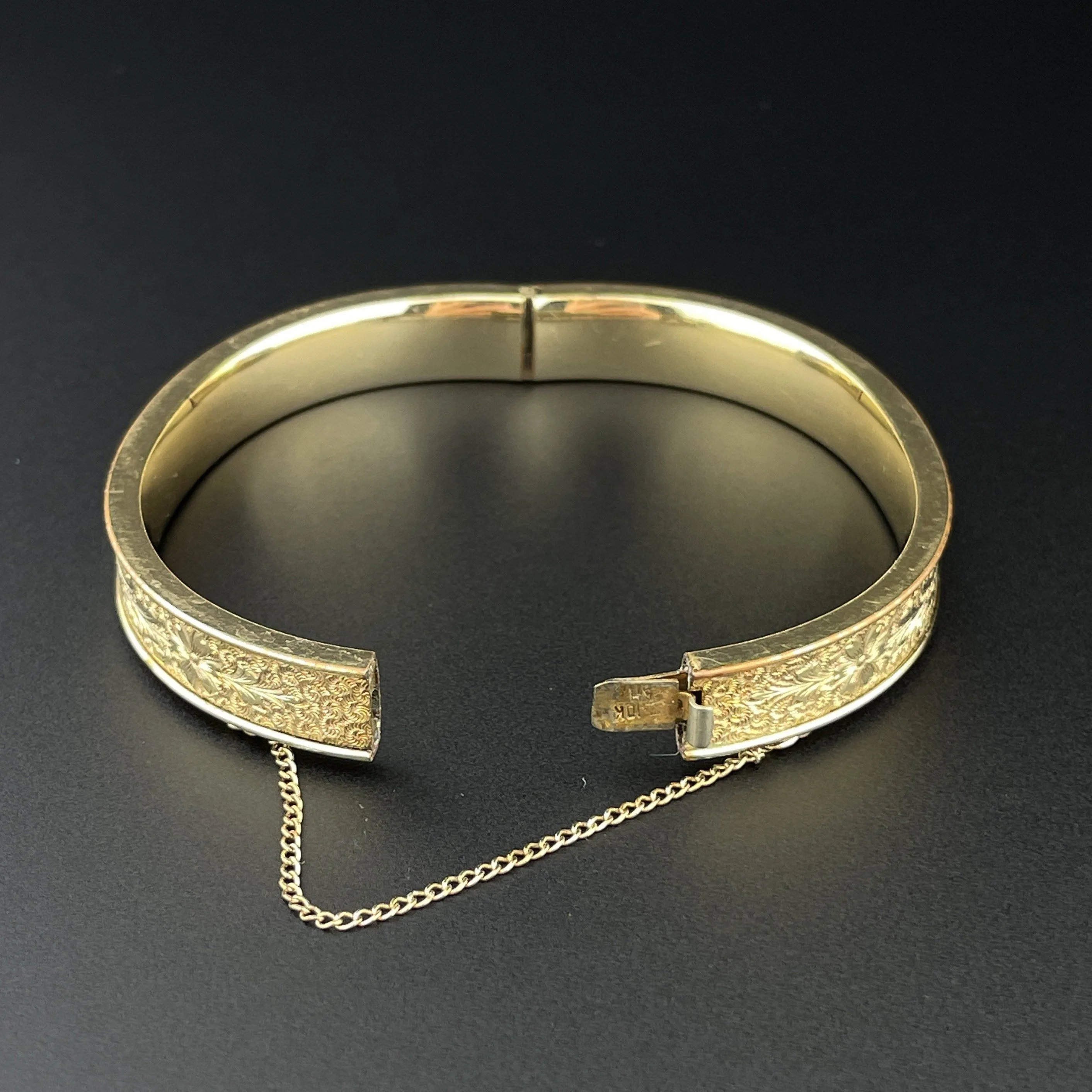 Antique Floral Ivy Leaf Engraved Gold Bangle Bracelet