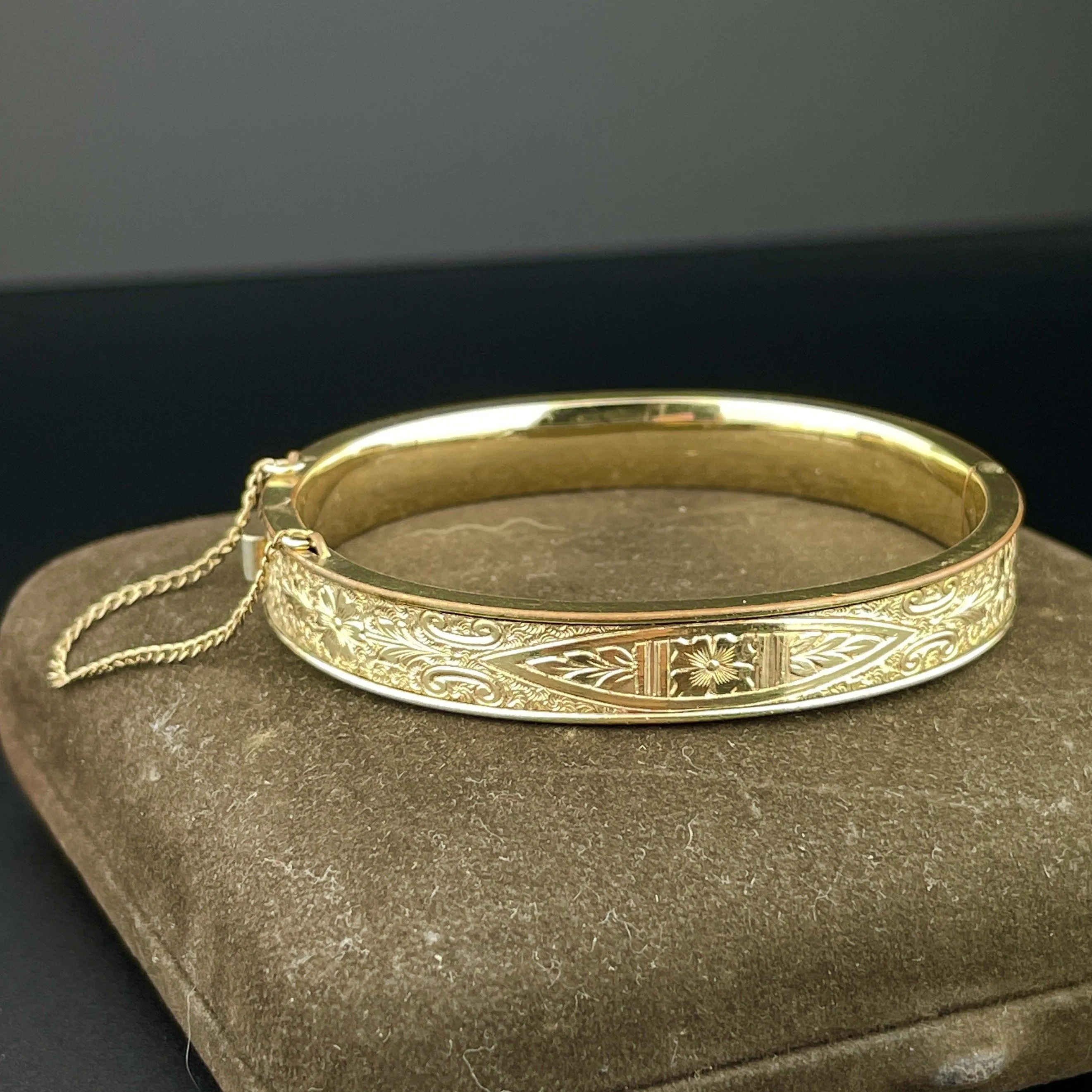 Antique Floral Ivy Leaf Engraved Gold Bangle Bracelet