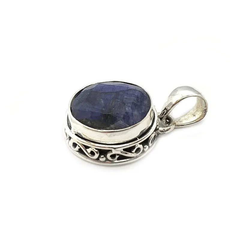 Boho Sapphire Quartz Round Pendant