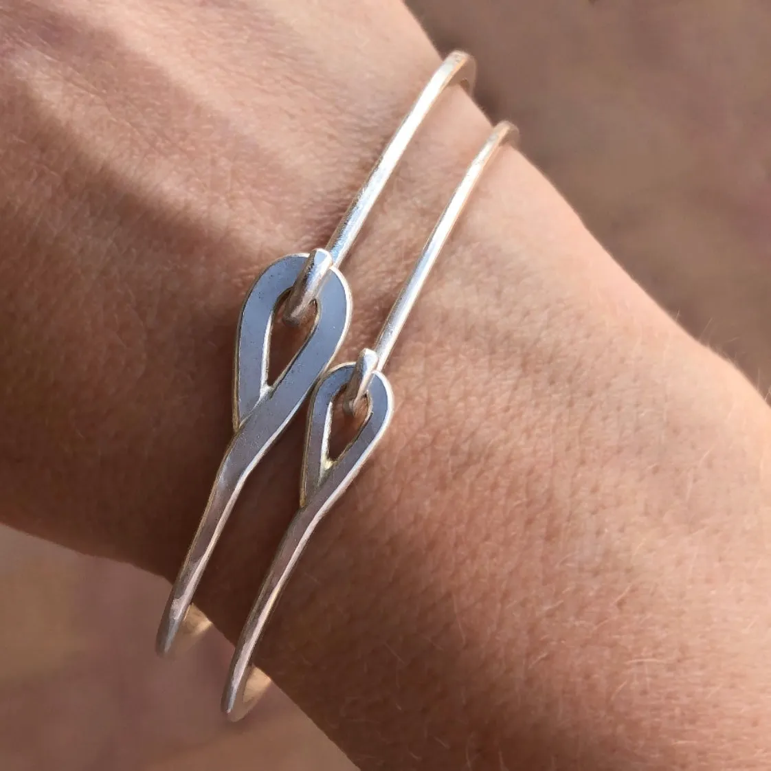 Grande sterling silver hammered hook & eye bracelet