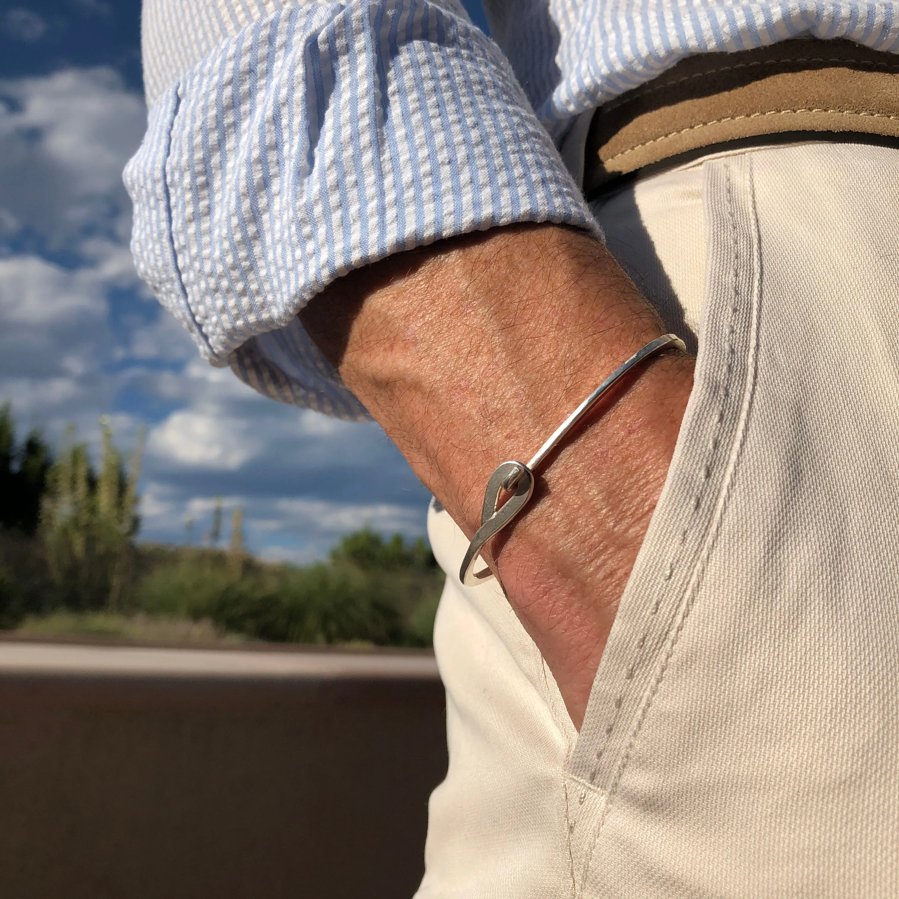 Grande sterling silver hammered hook & eye bracelet