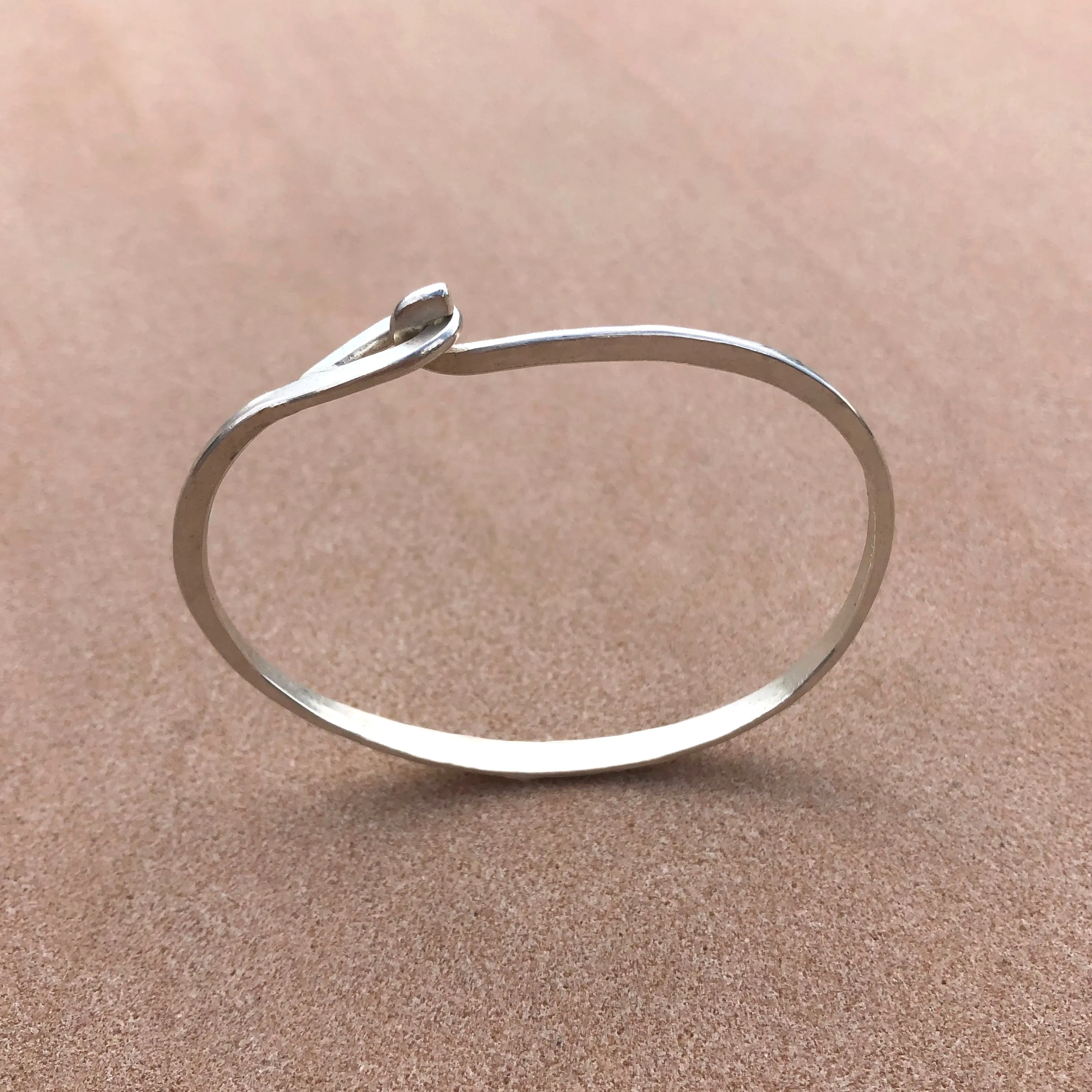 Grande sterling silver hammered hook & eye bracelet