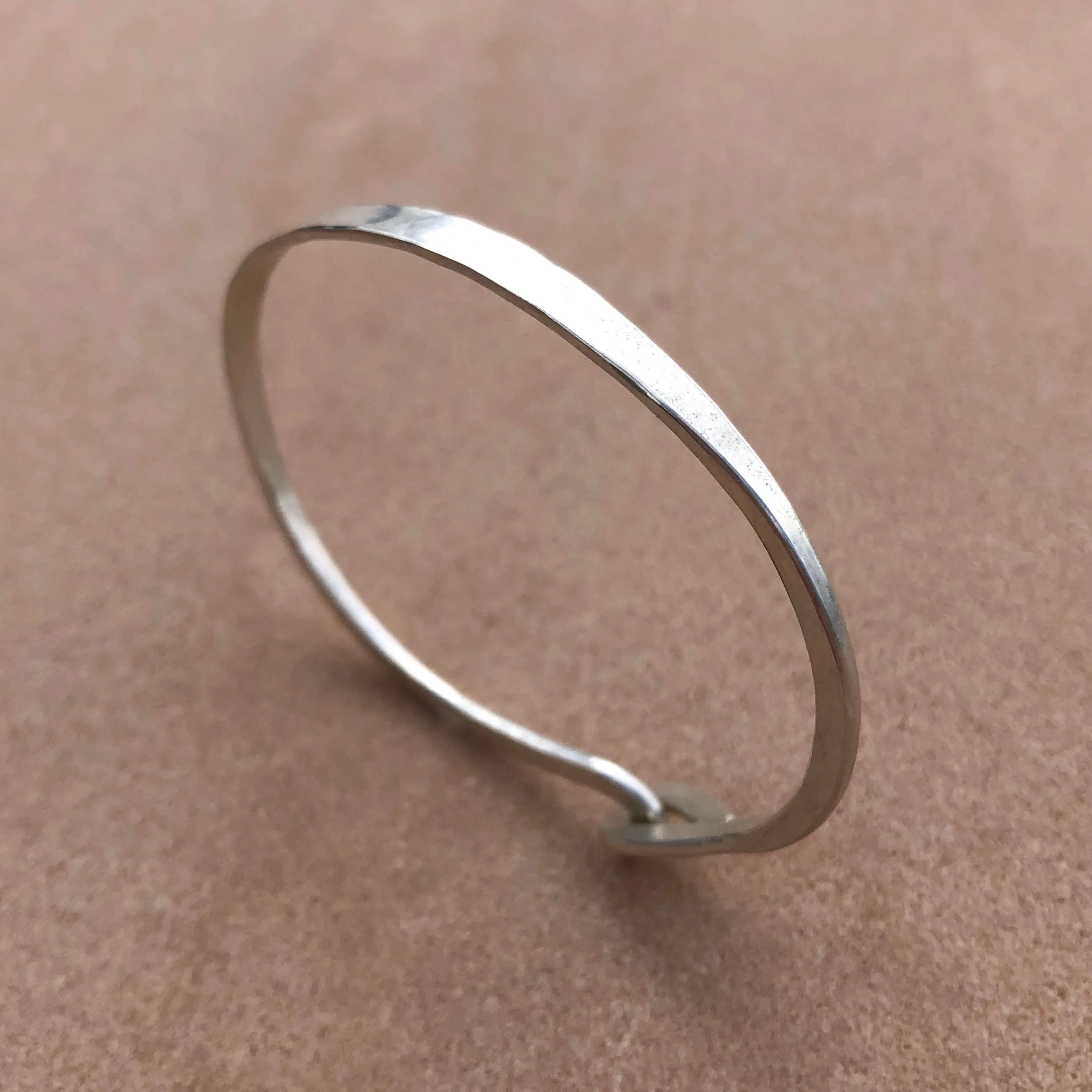 Grande sterling silver hammered hook & eye bracelet