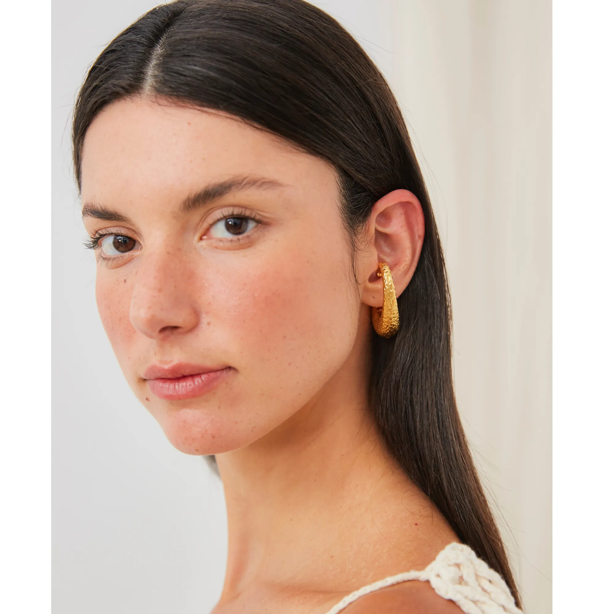 Hook Bold Ear Cuff (Gold)