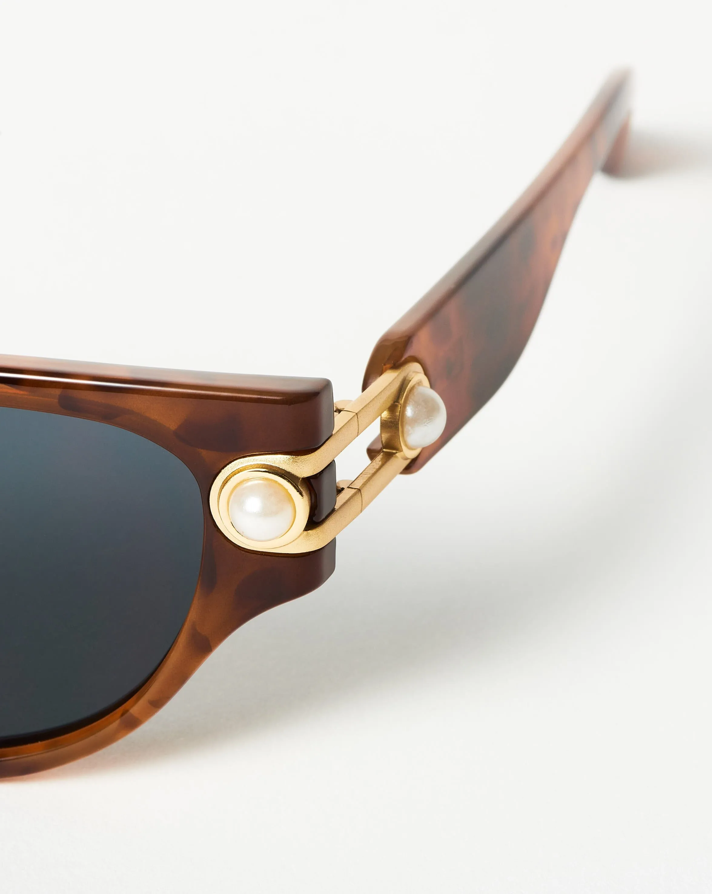 Le Specs Serpens Link Cat-Eye Sunglasses | Tortoiseshell/Pearl