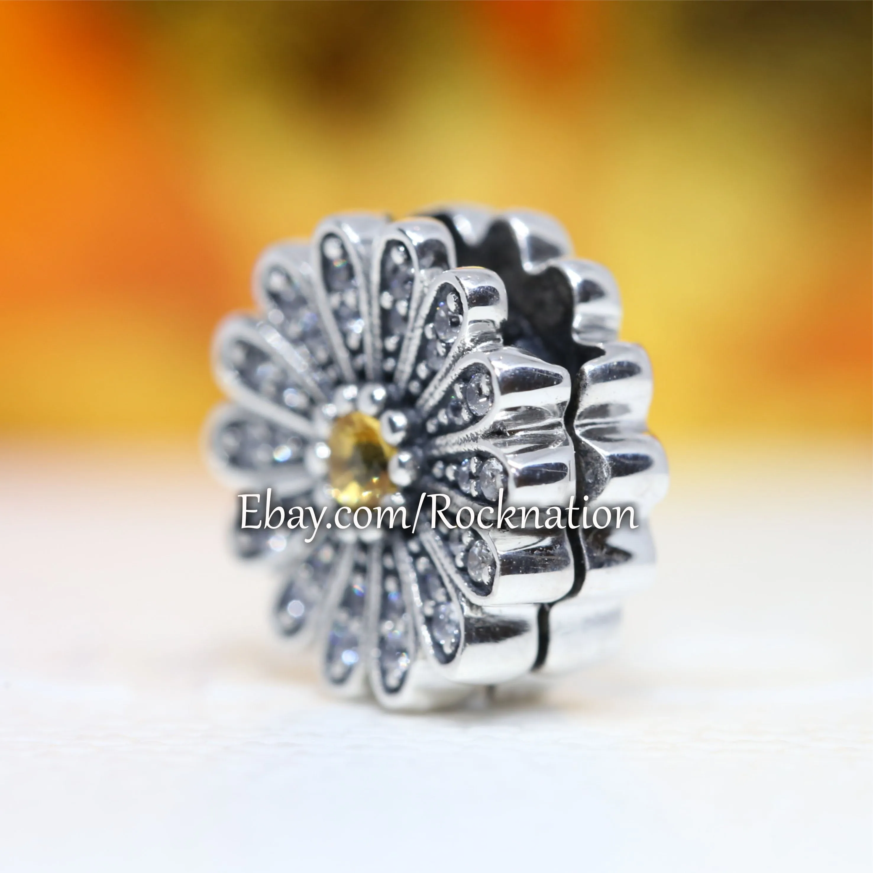 Sparkling Daisy Flower Clip Charm 798766C01