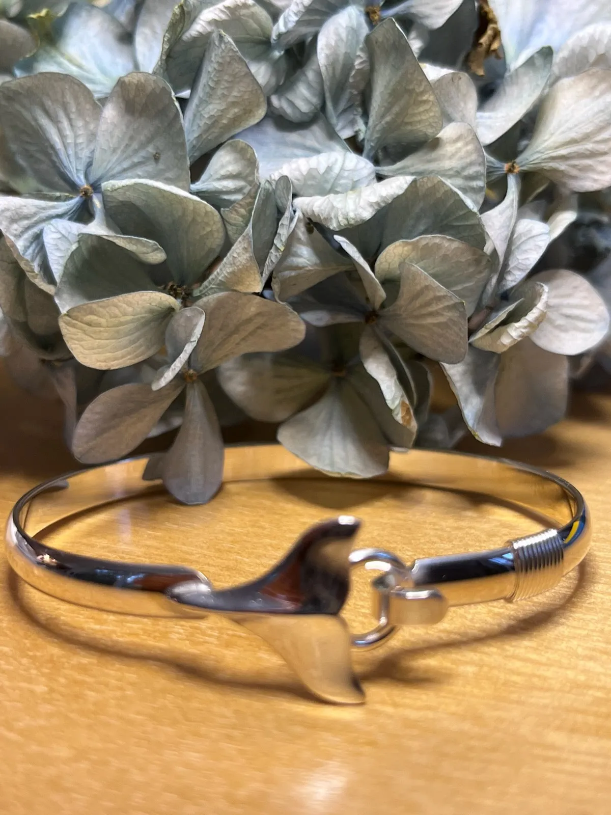 Whale Tail Bangle (RA)